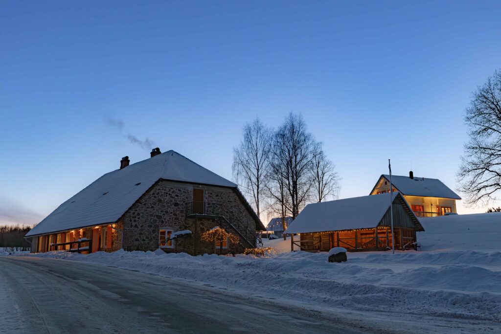 Peomaja ja puhkemaja talvisel ajal